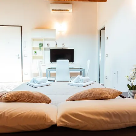 Mansarda Vespucci - Parcheggio Auto Διαμέρισμα *