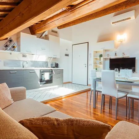 Διαμέρισμα Mansarda Vespucci - Parcheggio Auto *