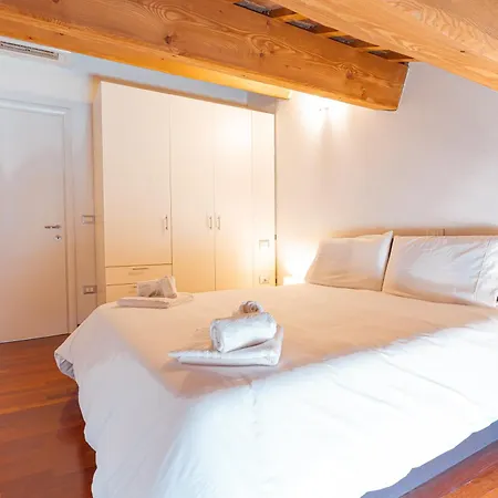 Mansarda Vespucci - Parcheggio Auto Φεράρα