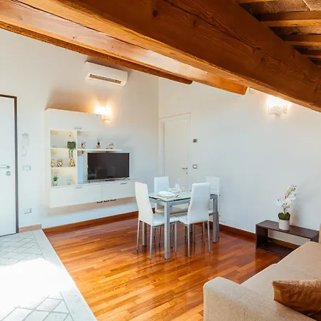 Mansarda Vespucci - Parcheggio Auto Διαμέρισμα