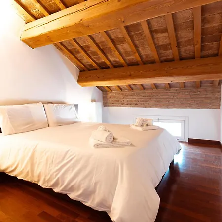 Mansarda Vespucci - Parcheggio Auto Φεράρα