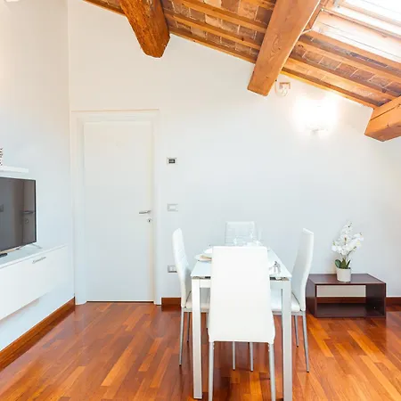 Mansarda Vespucci - Parcheggio Auto Apartment *