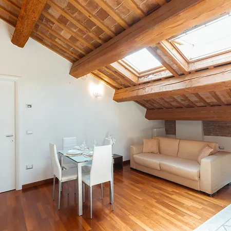 Apartment Mansarda Vespucci - Parcheggio Auto Ferrara