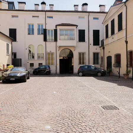 Mansarda Vespucci - Parcheggio Auto 아파트 페라라