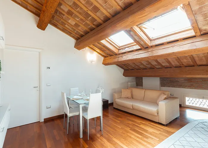 아파트 Mansarda Vespucci - Parcheggio Auto 페라라