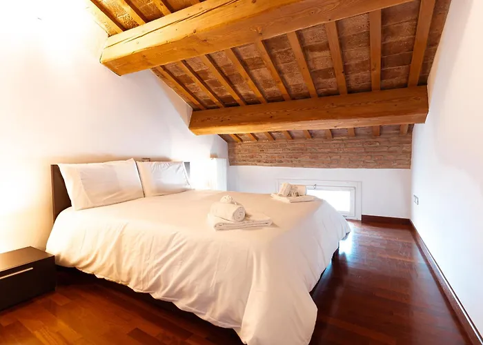 Mansarda Vespucci - Parcheggio Auto 페라라